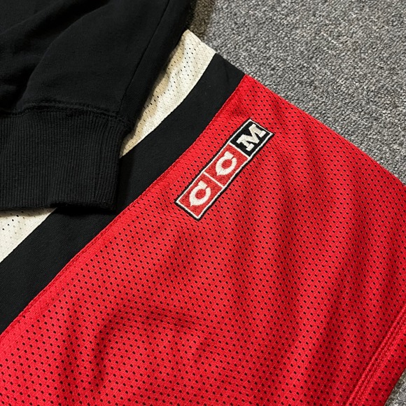 CCM Chicago Blackhawks Hockey Jersey Hoodie XL Black Red Lace Up NHL Sweatshirt - Picture 7 of 7